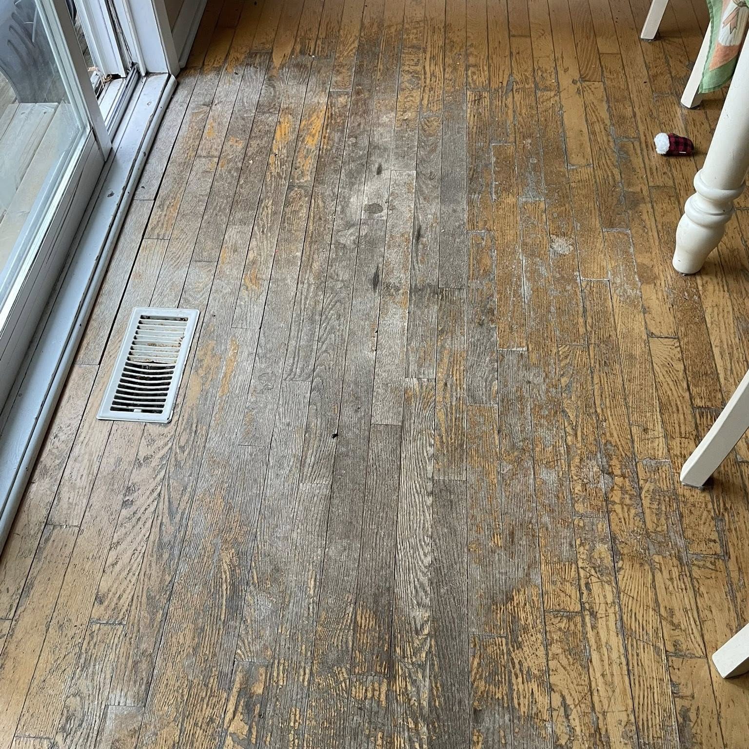 Plancher usé avant les travaux